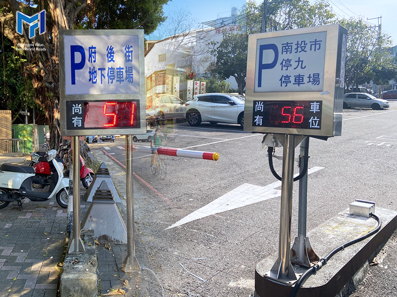  入口滿車燈箱 